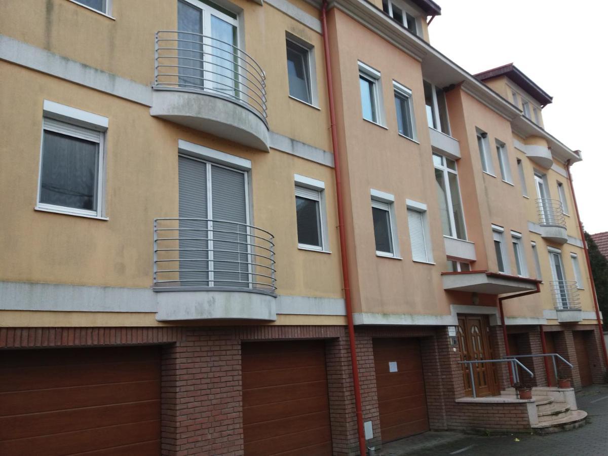 Elizabet Apartman A Belvarosban Szarvas Eksteriør billede